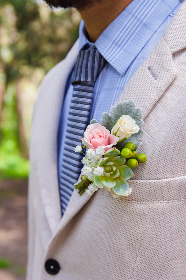 Roses Succulent Dusty Miller Hypericum Baby's Breath