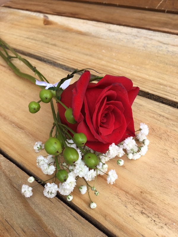 Rose Boutonnieres – Flowers For Fundraising
